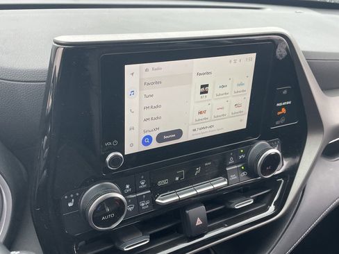 Used 2023 Toyota Highlander XLE image 5