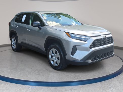 Used 2023 Toyota RAV4 LE FWD image 3