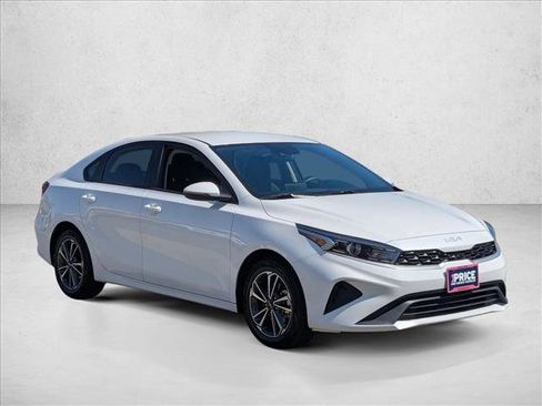 Used 2023 Kia Forte LXS w/ LXS Technology Package FWD image 3