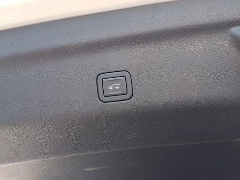 Used 2023 Chevrolet Tahoe High Country w/ Advanced Technology Package image 32