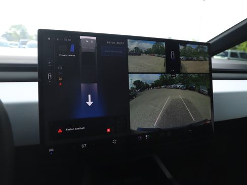 Used 2024 Tesla Cybertruck AWD Crew Cab image 28