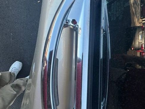 Used 2017 Lincoln Continental Premiere image 17