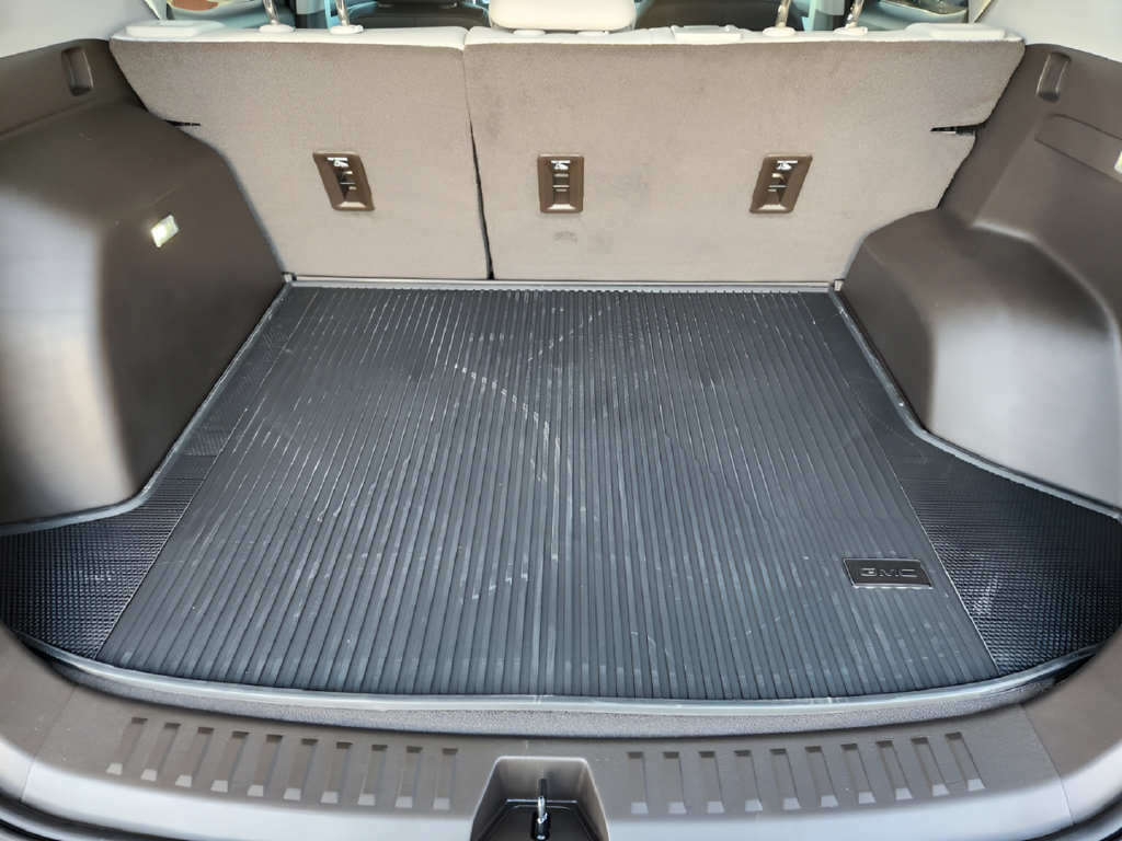 New 2027 GMC Terrain Denali w/ LPO, Floor Liner Package AWD/4WD image 24