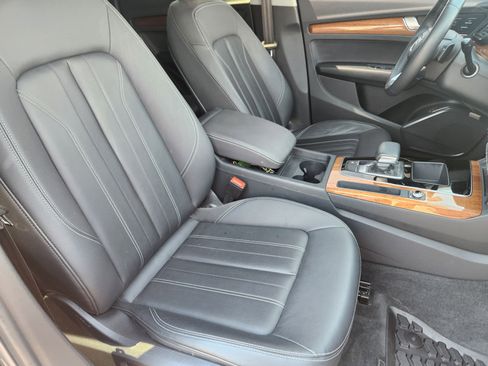 Used 2023 Audi Q5 2.0T Premium w/ Convenience Package image 11