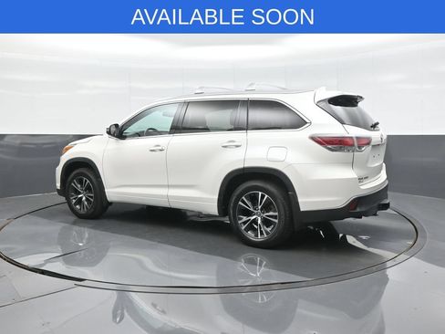 Used 2016 Toyota Highlander XLE AWD/4WD image 5