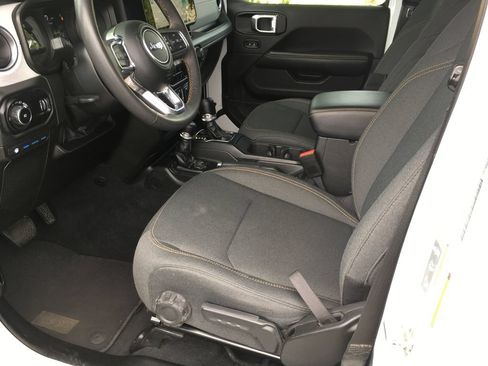 Used 2024 Jeep Wrangler Unlimited Sahara AWD/4WD image 23