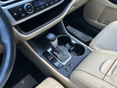 Used 2015 Toyota Highlander XLE AWD/4WD image 15