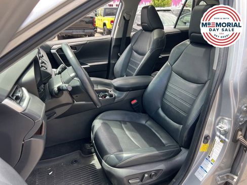 Used 2020 Toyota RAV4 Limited AWD/4WD image 18