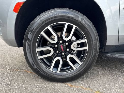 Used 2024 GMC Yukon AT4 AWD/4WD image 13