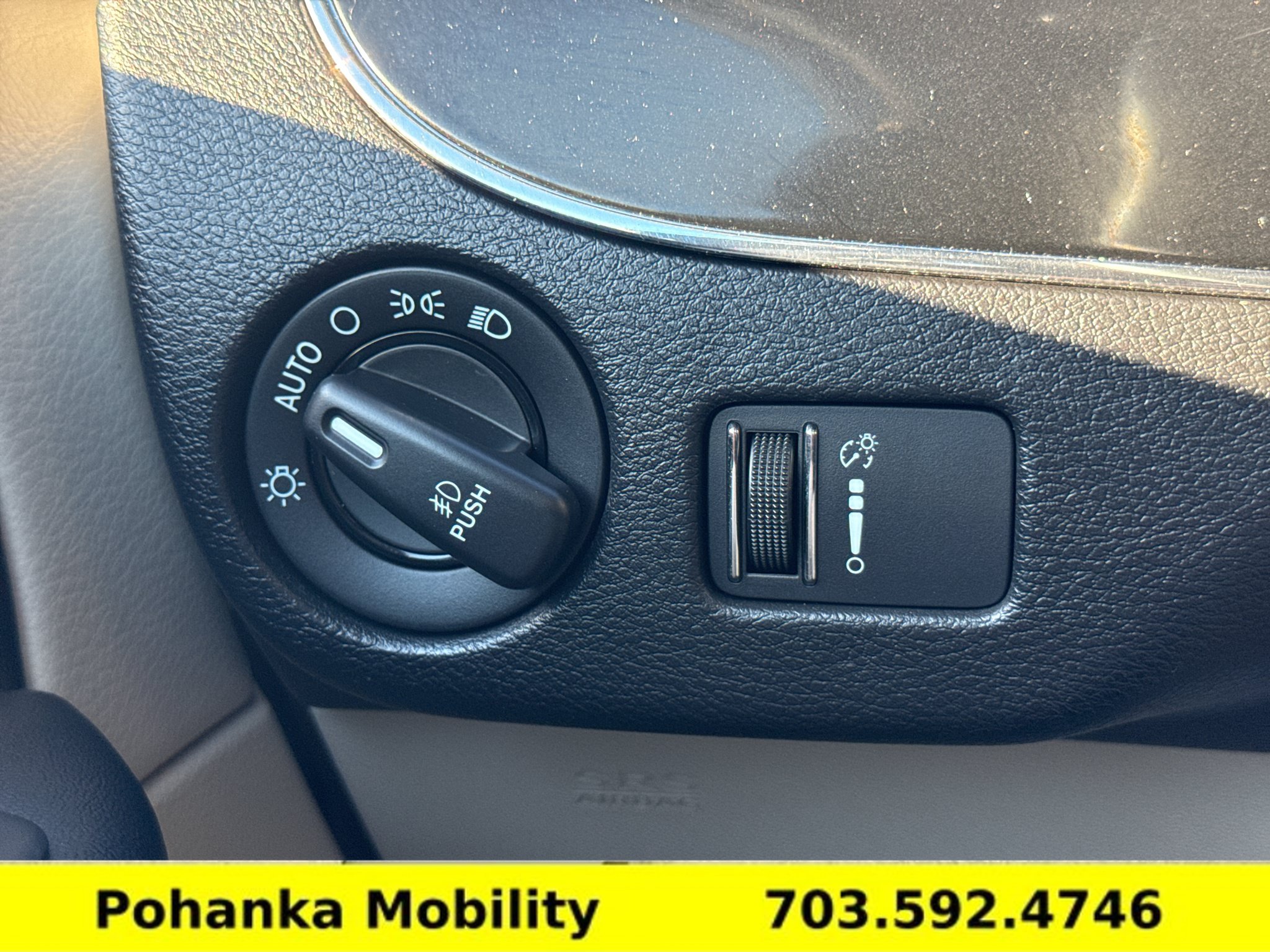 Used 2017 Dodge Grand Caravan SXT FWD image 7