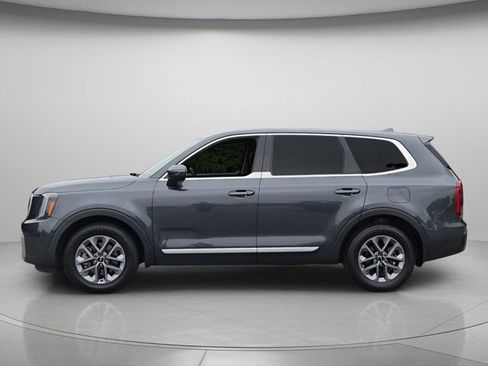 Used 2023 Kia Telluride LX FWD image 3