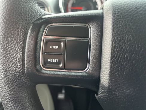 Used 2017 Dodge Grand Caravan SE image 15