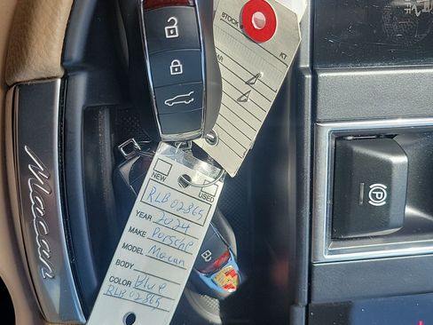 Used 2024 Porsche Macan image 34