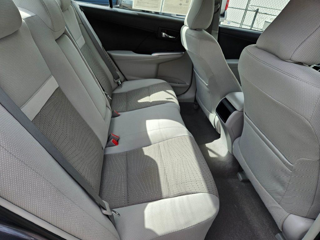 Used 2014 Toyota Camry LE FWD image 13
