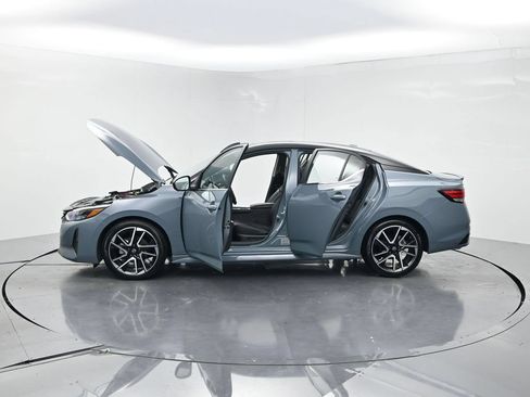 Used 2025 Nissan Sentra SR w/ SR Premium Package FWD image 30