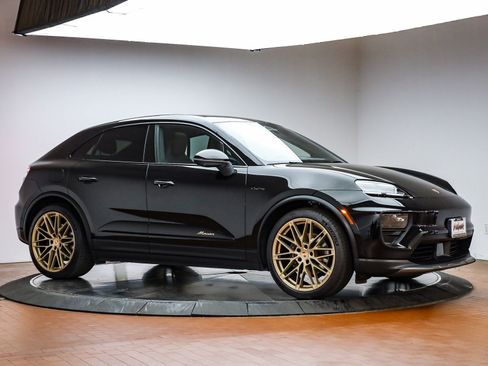 Used 2025 Porsche Macan Electric image 16