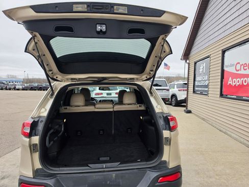 Used 2015 Jeep Cherokee Limited image 17