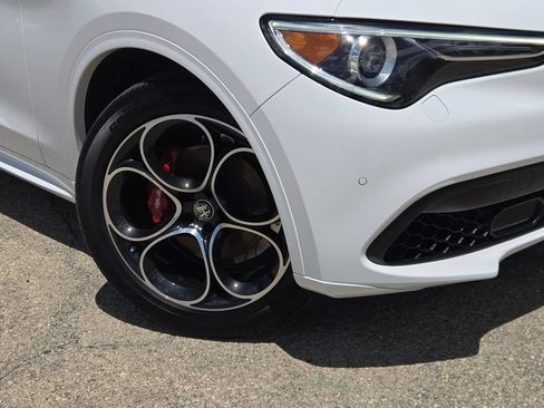Used 2022 Alfa Romeo Stelvio Veloce AWD/4WD image 3