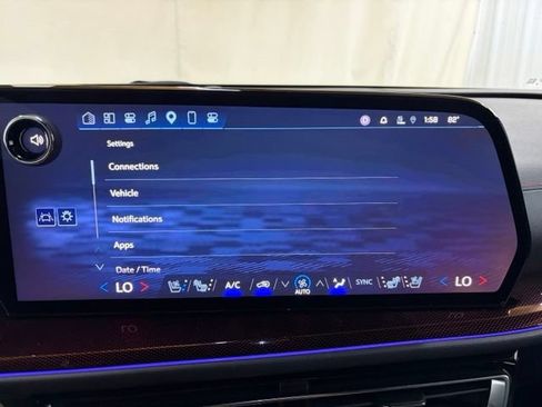 Used 2024 Chevrolet Traverse RS AWD/4WD image 86