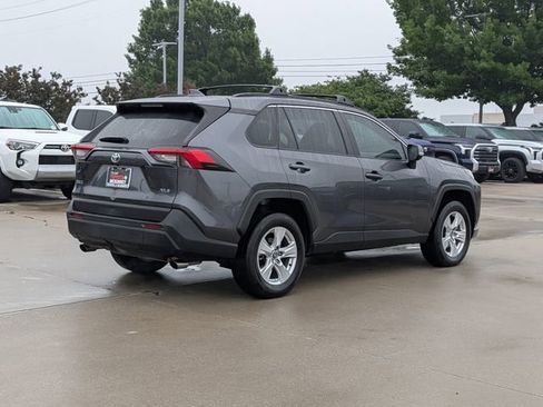 Used 2020 Toyota RAV4 XLE w/ Convenience Package FWD image 6