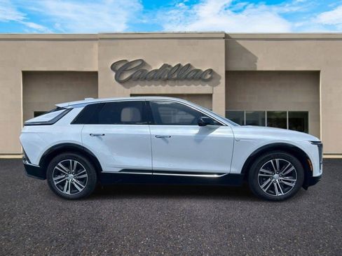 Certified 2024 Cadillac Lyriq Luxury image 2