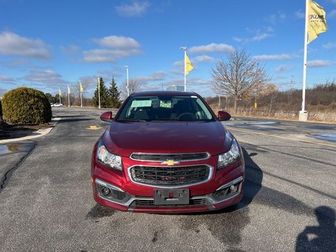 Used 2016 Chevrolet Cruze LT image 2