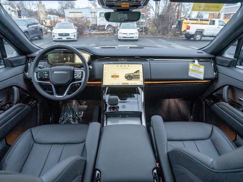 New 2025 Land Rover Range Rover Sport SE image 17