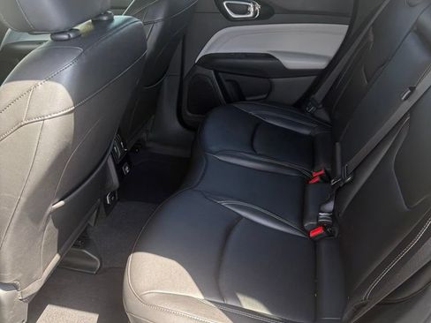 Used 2025 Jeep Compass Limited AWD/4WD image 8
