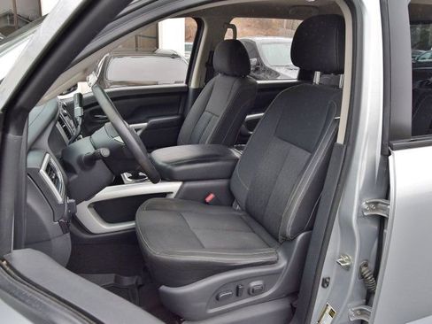 Used 2017 Nissan Titan SV image 15