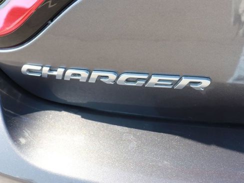 Used 2019 Dodge Charger SXT image 6