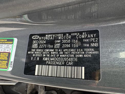 Used 2025 Hyundai Elantra Sport FWD image 16