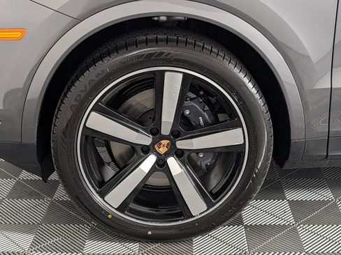 New 2026 Porsche Cayenne image 11