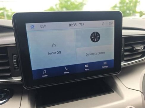 Used 2022 Ford Explorer XLT w/ Equipment Group 202A AWD/4WD image 4