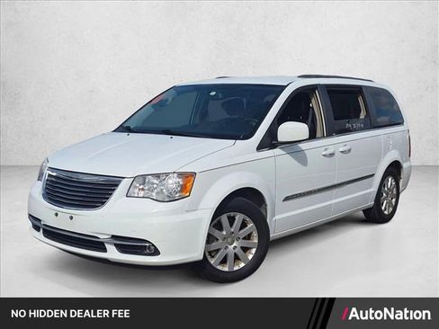 Used 2014 Chrysler Town & Country Touring FWD image 1