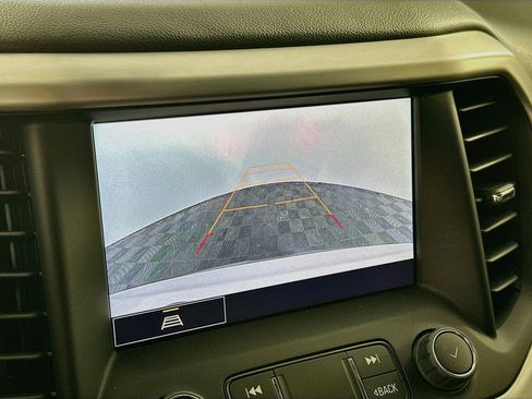 Used 2023 GMC Acadia SLE w/ Driver Convenience Package FWD image 23