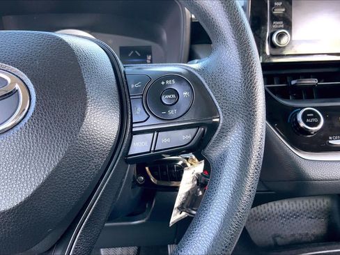 Used 2022 Toyota Corolla LE FWD image 24
