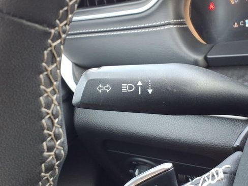 Used 2023 Jeep Grand Cherokee Laredo RWD image 31