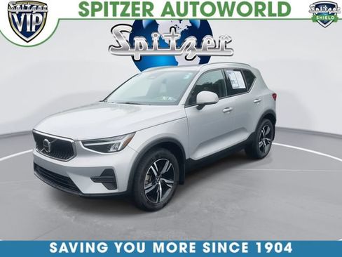 Used 2023 Volvo XC40 B5 Core w/ Convenience Package AWD/4WD image 4