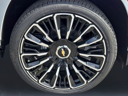 New 2026 Chevrolet Suburban High Country image 10