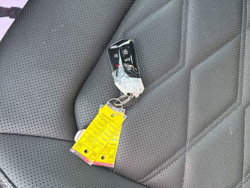 Used 2025 Volkswagen Atlas Cross Sport SE image 33