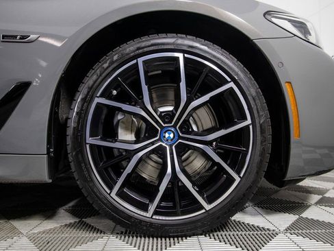 Used 2022 BMW 530e w/ Premium Package image 42