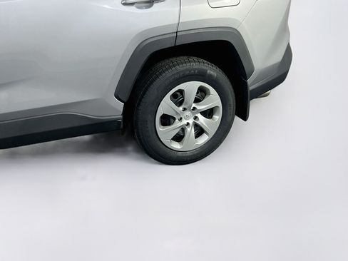 Used 2021 Toyota RAV4 LE AWD/4WD image 28