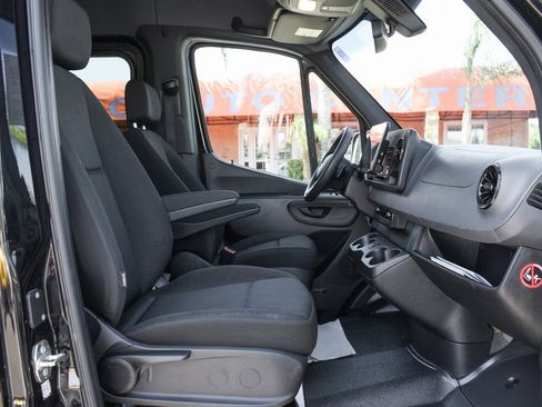 Used 2021 Mercedes-Benz Sprinter 2500 image 43