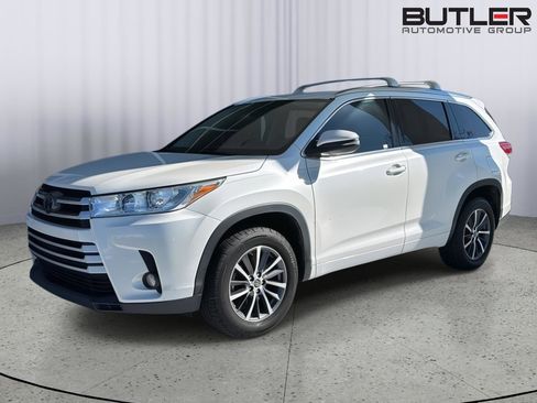 Used 2018 Toyota Highlander XLE image 2