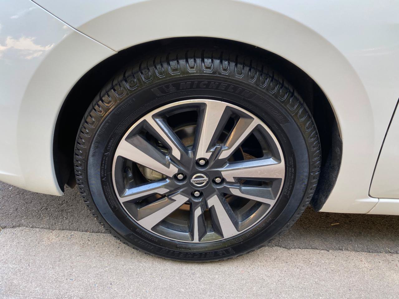 Used 2022 Nissan Versa SV FWD image 20
