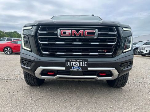Used 2025 GMC Yukon AT4 AWD/4WD image 3