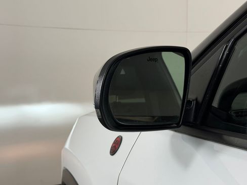 Used 2025 Jeep Compass Trailhawk AWD/4WD image 21