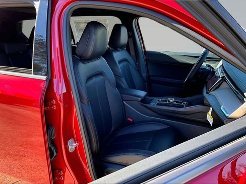 New 2026 Jeep Cherokee Limited image 8