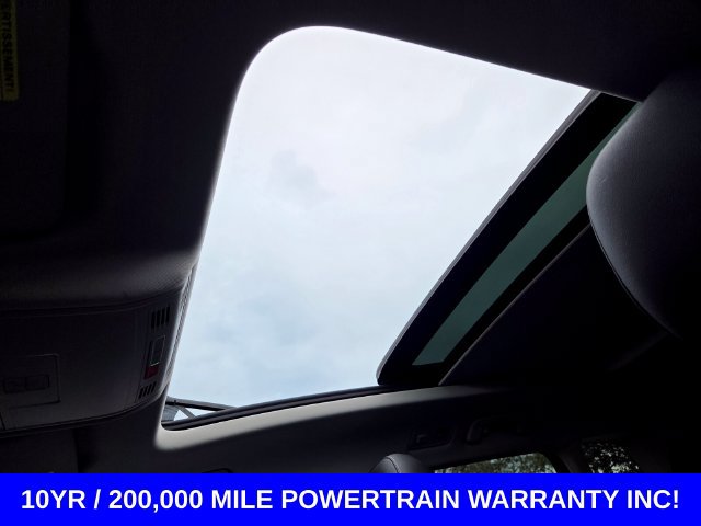 Used 2023 Volkswagen Taos SE w/ Panoramic Sunroof Package FWD image 19