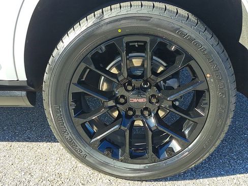 Used 2023 GMC Yukon Denali image 5